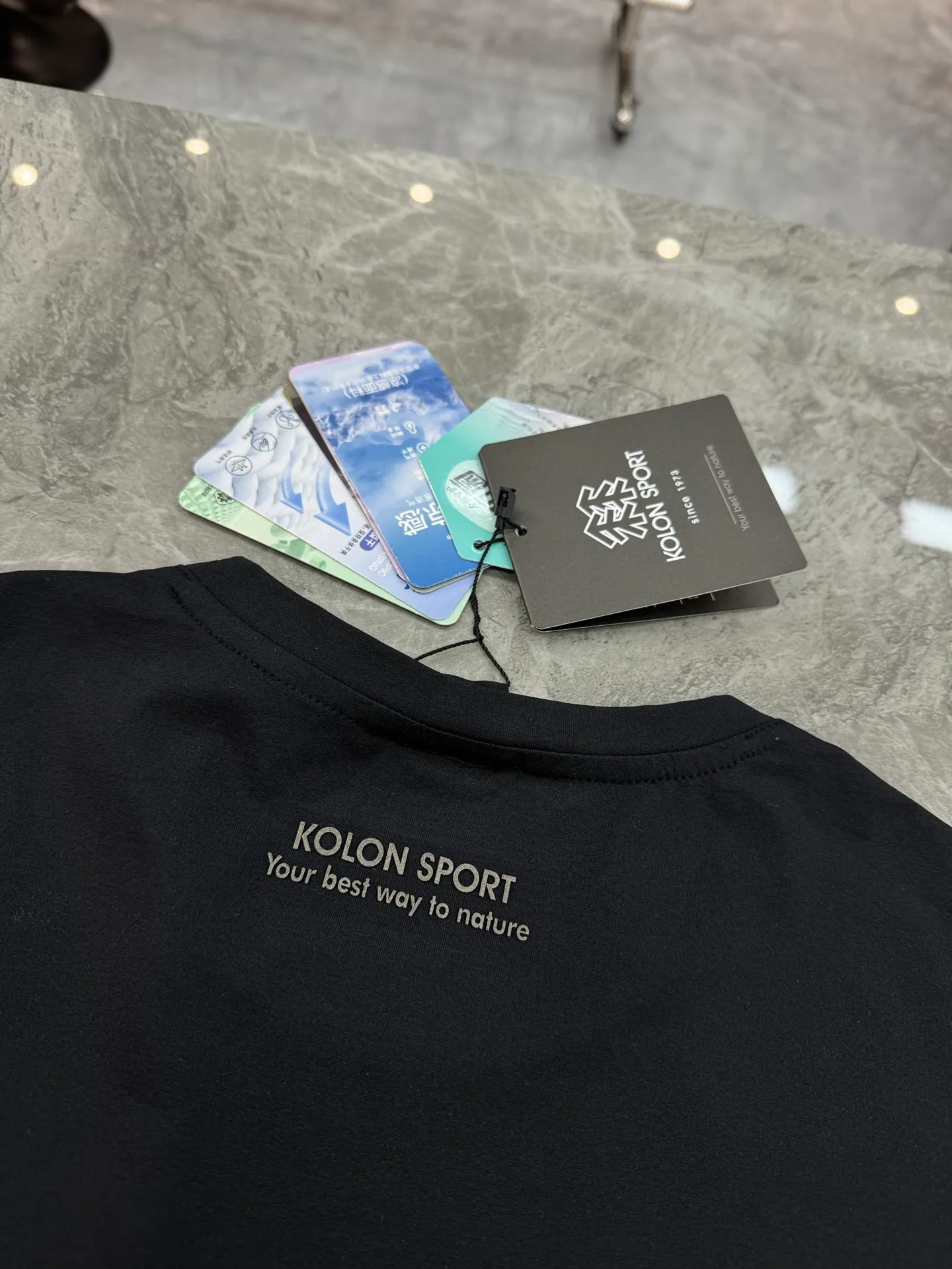 190 ⚜️Buy it if you know the goods! Kolon Sport Kolon Outdoor New Arrival T-shirt. Original product recommendation ❤️ Can be matched as a set. Regular fit outdoor T-shirt. Three-dimensional cutting design. Sports style rhythmic line matching. Comfortable and decent! Original professional outdoor high-tech polyester fabric! Multiple outdoor features. Touch and texture. Breathable holes on both sides. Complete three-dimensional cutting! The fabric is stiff and ribbed. Comfortable and stretchy. Skin-friendly, breathable, cool and comfortable. The three-dimensional upper body is super beautiful, a unique design. All three standards are included. Color: Black.Light Gray.White.Green.Sizes: M-3XL (4xl can be customized) 175/140 pounds recommended L
